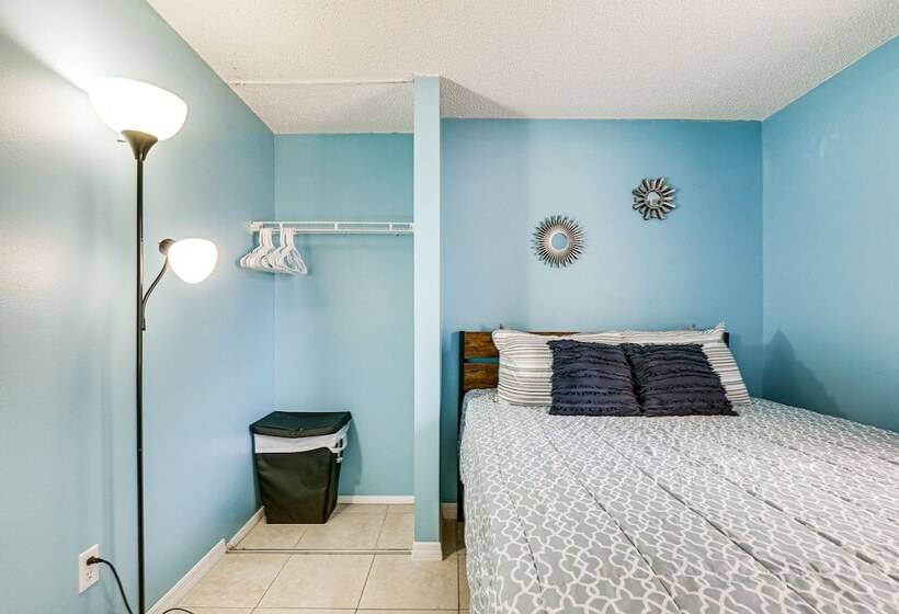 14 Mi To Dwtn Tampa Bay: Brandon Home W/ Fire Pit!