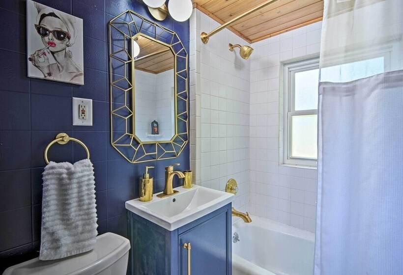 Stylish Dog Friendly Bungalow: Steps To Elk Lake