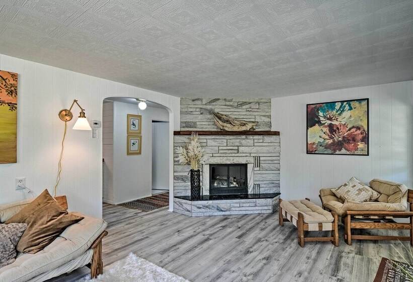 Stylish Dog Friendly Bungalow: Steps To Elk Lake