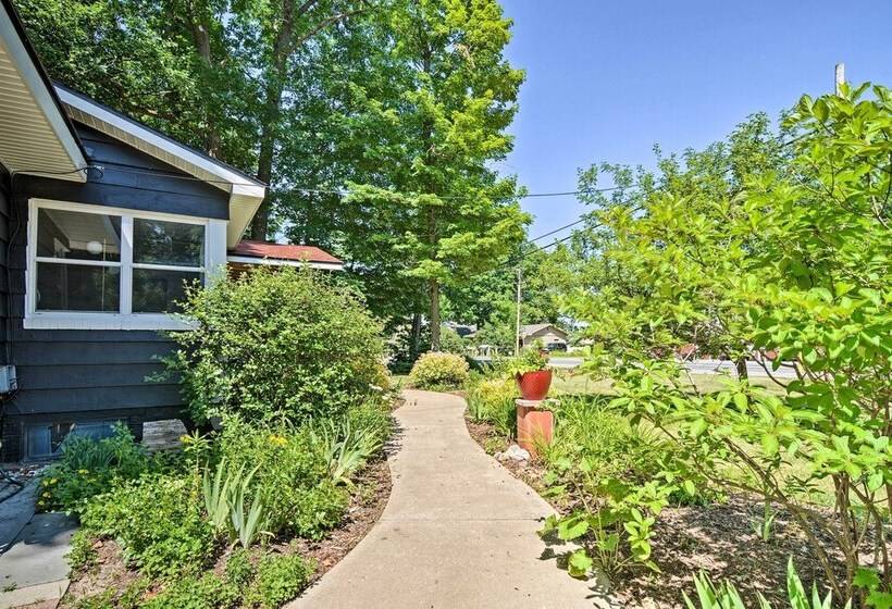 Stylish Dog Friendly Bungalow: Steps To Elk Lake