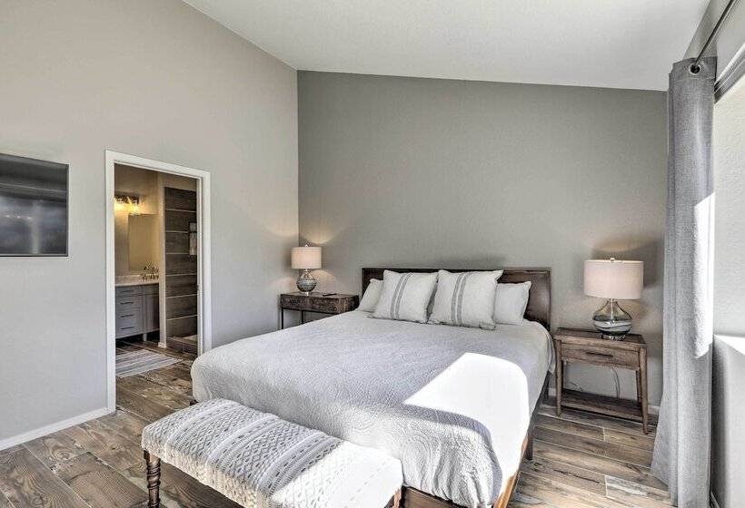 Modern Flagstaff Retreat ~ 4 Mi To Downtown!