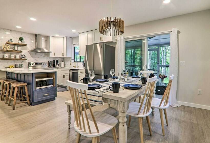 Lake & Pool Access: Home Near Tobyhanna State Park