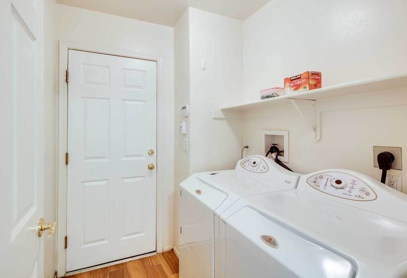 Modern Home W/ Patio & Mtn Views, 9 Mi To Tucson