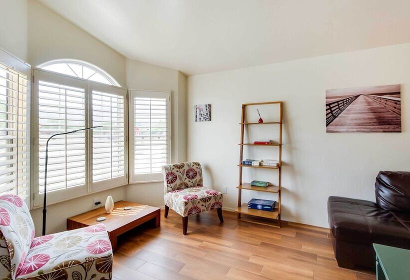 Modern Home W/ Patio & Mtn Views, 9 Mi To Tucson