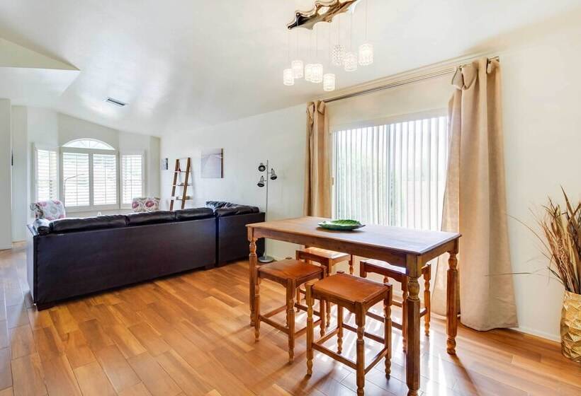 Modern Home W/ Patio & Mtn Views, 9 Mi To Tucson