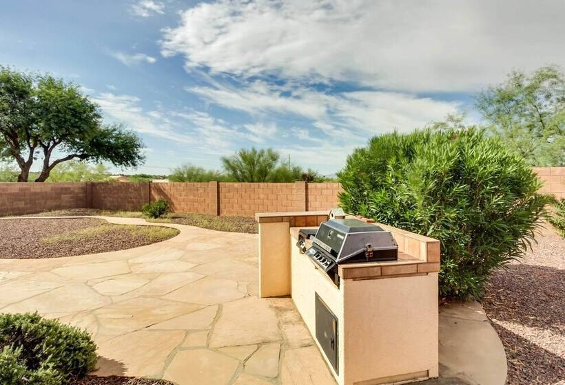 Modern Home W/ Patio & Mtn Views, 9 Mi To Tucson