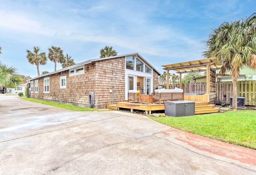 Modern Jacksonville Beach Retreat W/ Hot Tub!