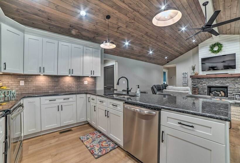 Modern Kentucky Lake Home W/ Deck, Dock, View