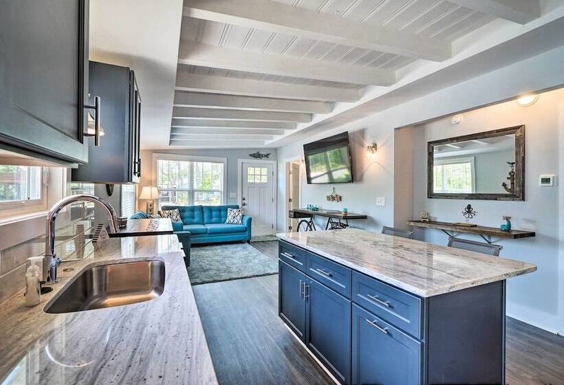 Modern Oak Island Escape: 1 Mile To Long Beach!