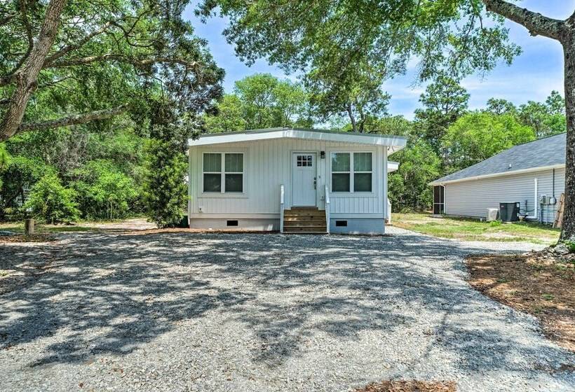 Modern Oak Island Escape: 1 Mile To Long Beach!