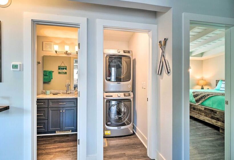 Modern Oak Island Escape: 1 Mile To Long Beach!