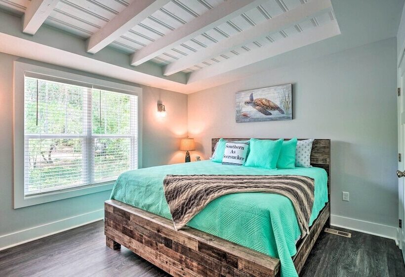 Modern Oak Island Escape: 1 Mile To Long Beach!