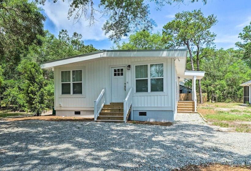 Modern Oak Island Escape: 1 Mile To Long Beach!