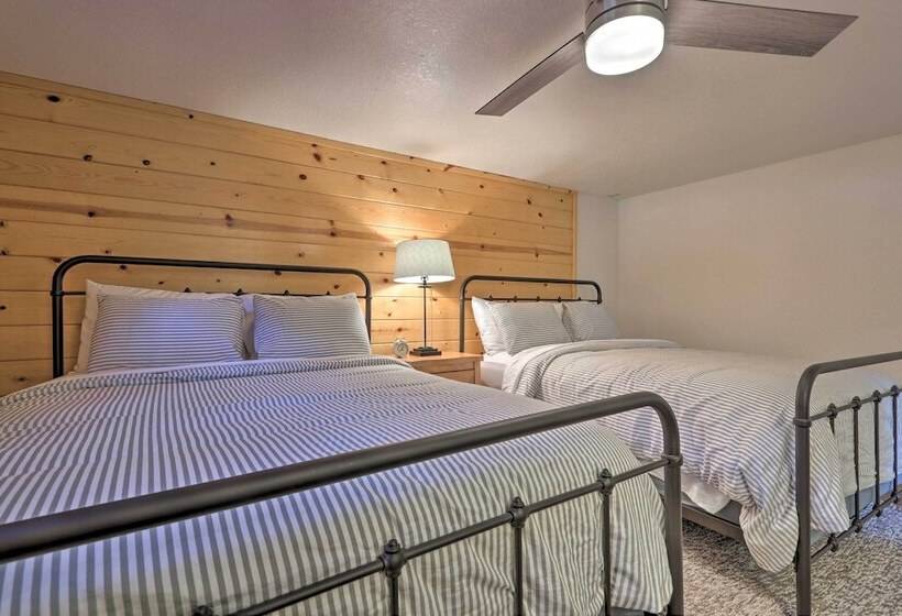 Deck, Games & Fire Pit: Modern Pine Cabin!