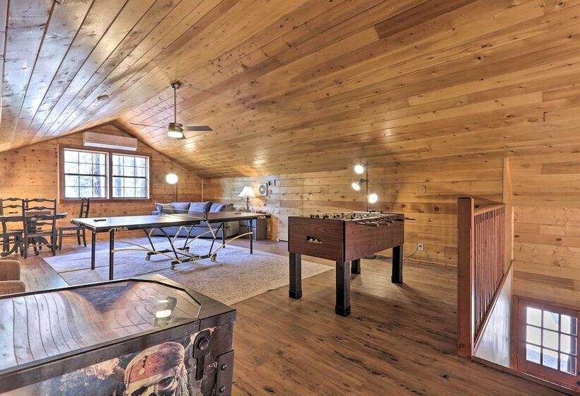 Deck, Games & Fire Pit: Modern Pine Cabin!