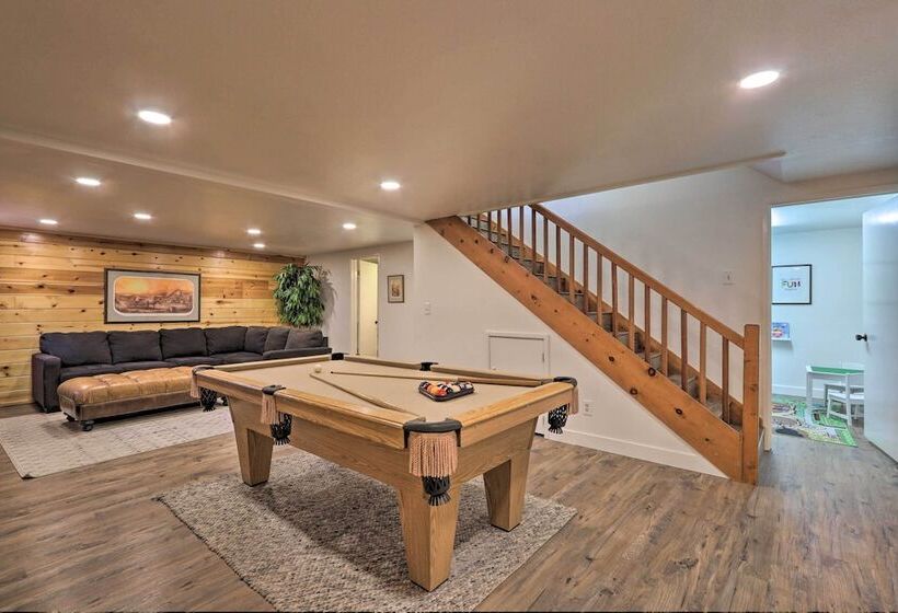 Deck, Games & Fire Pit: Modern Pine Cabin!