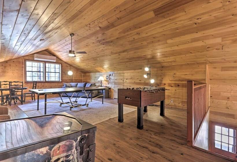 Deck, Games & Fire Pit: Modern Pine Cabin!