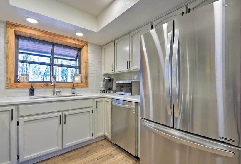 Deck, Games & Fire Pit: Modern Pine Cabin!