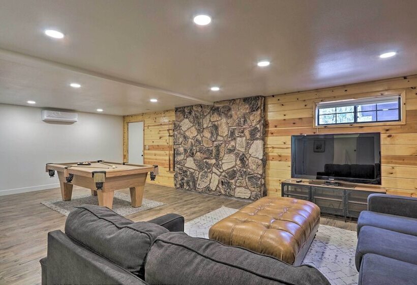 Deck, Games & Fire Pit: Modern Pine Cabin!