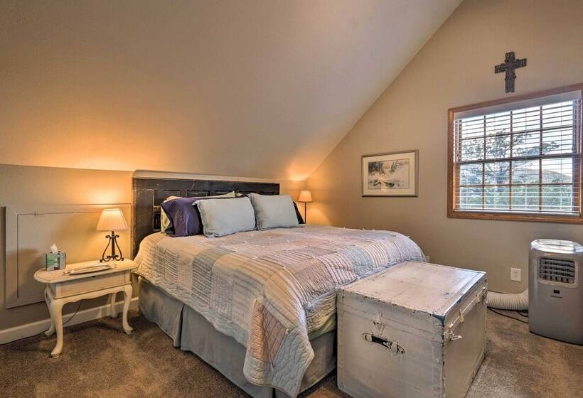 Modern Strawberry Cabin W/ Hammock, Deck, Fire Pit