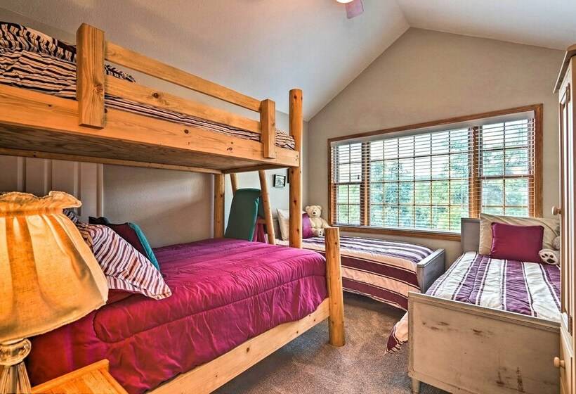 Modern Strawberry Cabin W/ Hammock, Deck, Fire Pit