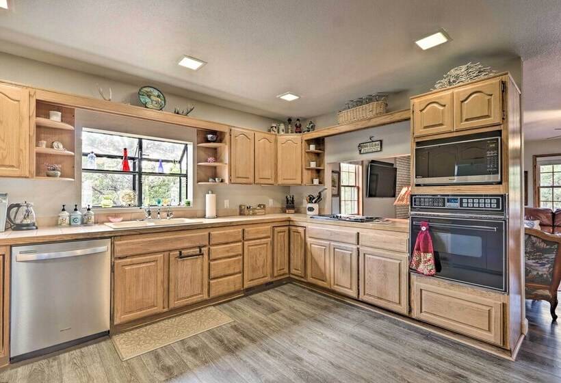 Modern Strawberry Cabin W/ Hammock, Deck, Fire Pit