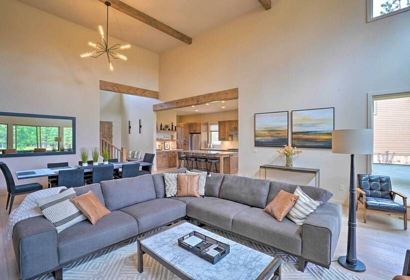 Mountain Base Lodge: 6 Miles To Downtown Bend