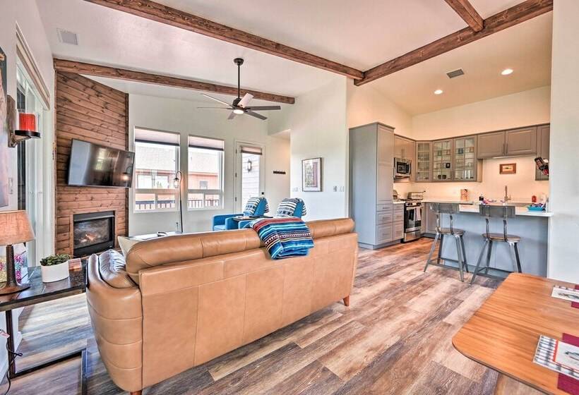 Mountain High Pines Retreat W/ Hot Tub + Views!