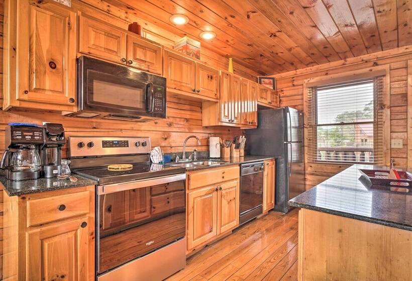 Mountain Pool Lodge Sevierville Cabin W/ Hot Tub