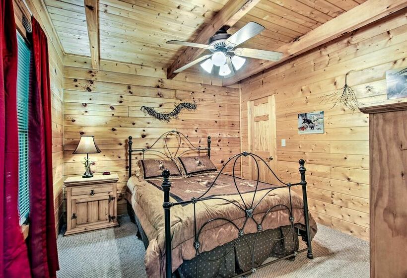 Cabin W/ Hot Tub & Deck ~ 12 Mi To Pigeon Forge!