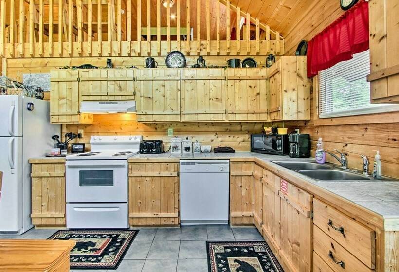Cabin W/ Hot Tub & Deck ~ 12 Mi To Pigeon Forge!