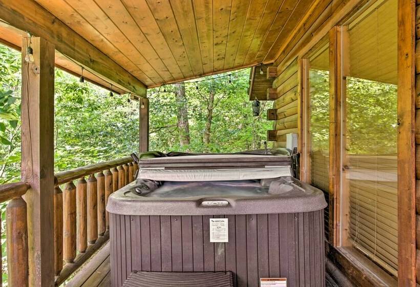 Cabin W/ Hot Tub & Deck ~ 12 Mi To Pigeon Forge!