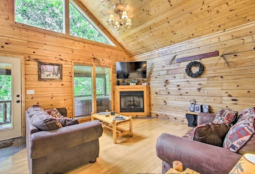 Cabin W/ Hot Tub & Deck ~ 12 Mi To Pigeon Forge!