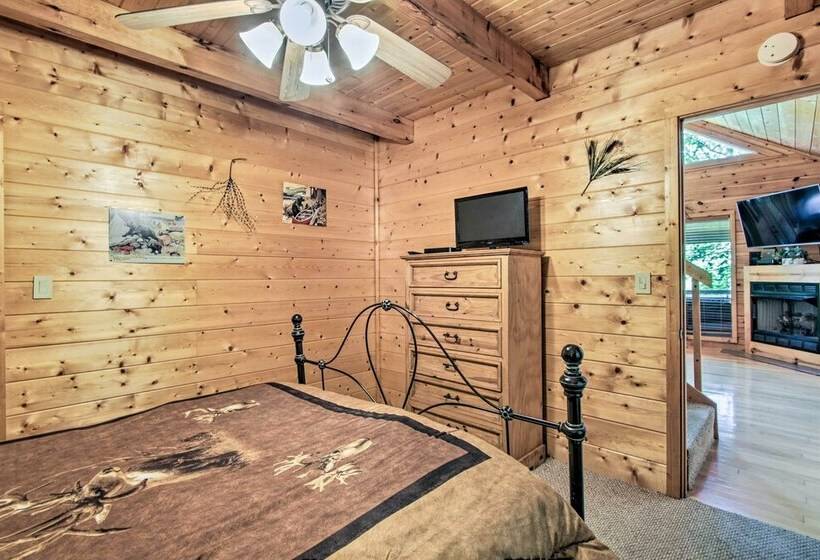Cabin W/ Hot Tub & Deck ~ 12 Mi To Pigeon Forge!