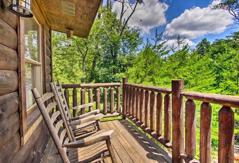 Cabin W/ Hot Tub & Deck ~ 12 Mi To Pigeon Forge!