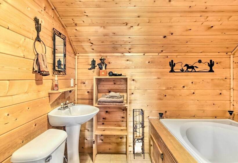 Cabin W/ Hot Tub & Deck ~ 12 Mi To Pigeon Forge!