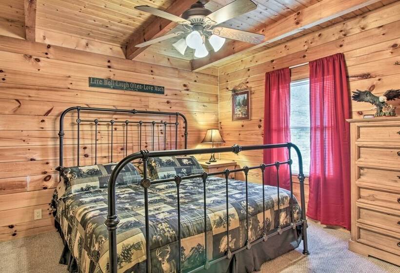 Cabin W/ Hot Tub & Deck ~ 12 Mi To Pigeon Forge!