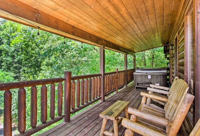 Cabin W/ Hot Tub & Deck ~ 12 Mi To Pigeon Forge!