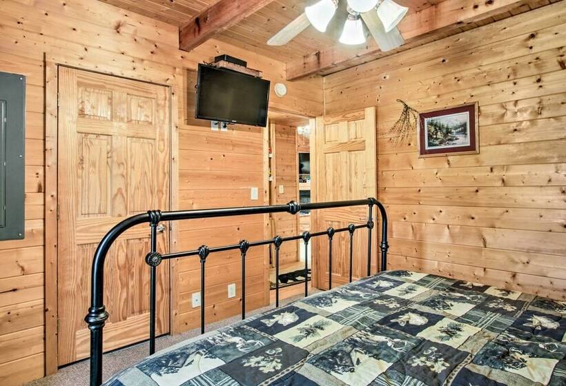 Cabin W/ Hot Tub & Deck ~ 12 Mi To Pigeon Forge!