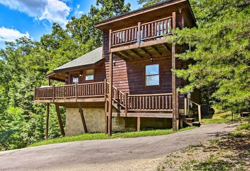 Cabin W/ Hot Tub & Deck ~ 12 Mi To Pigeon Forge!
