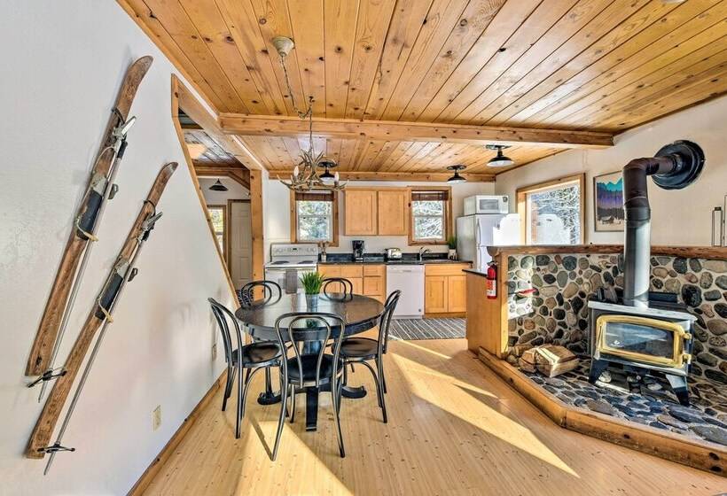 Mysty Mountain Cabin On River: Near Stevens Pass!