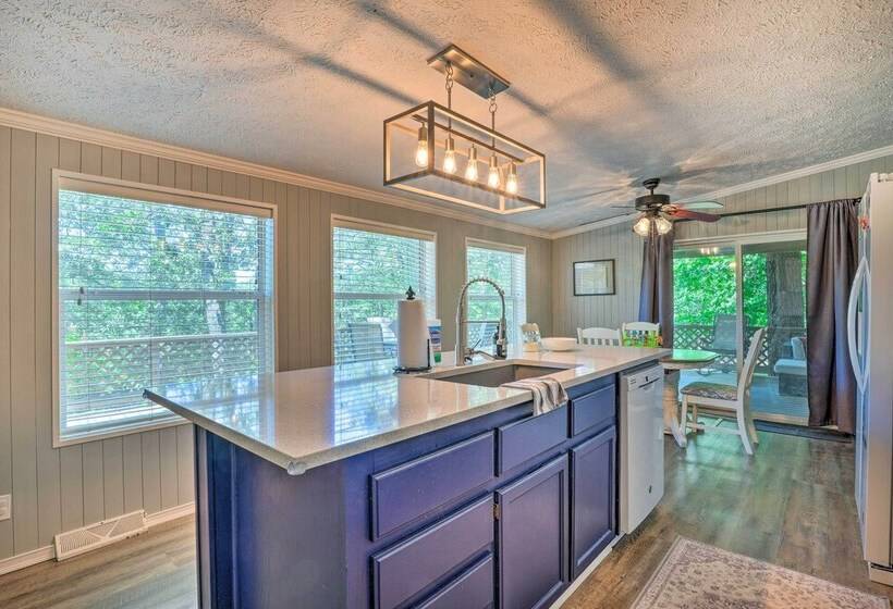 Noteworthy Cabin: Grill, Walk To Beaver Lake!