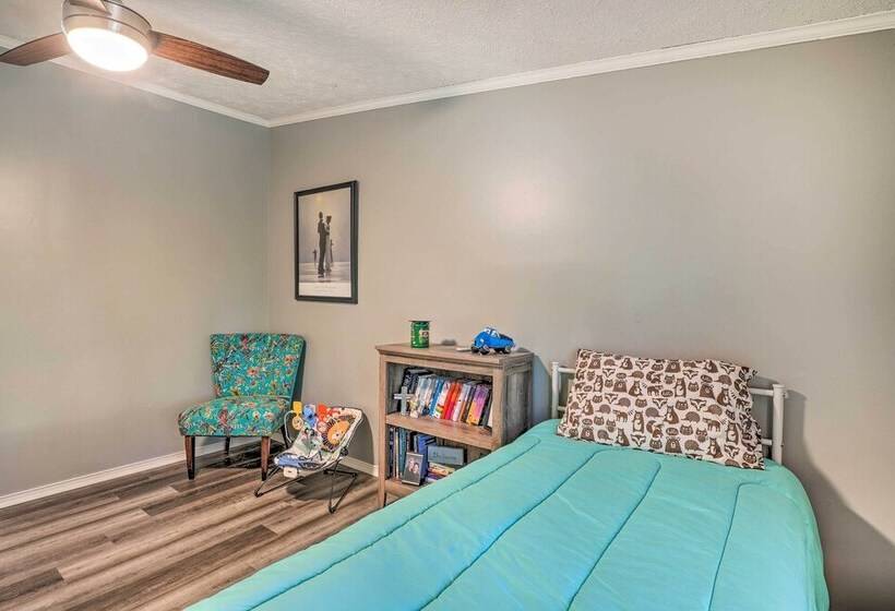 Noteworthy Cabin: Grill, Walk To Beaver Lake!