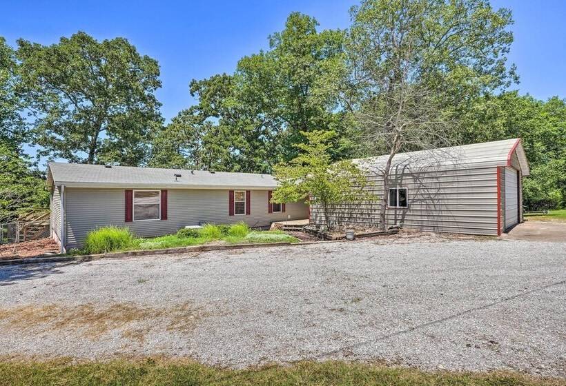 Noteworthy Cabin: Grill, Walk To Beaver Lake!