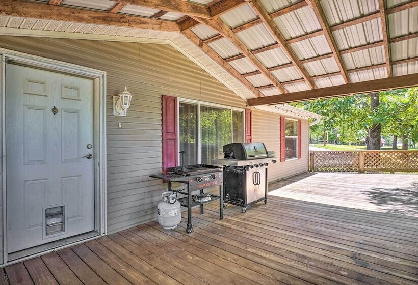 Noteworthy Cabin: Grill, Walk To Beaver Lake!