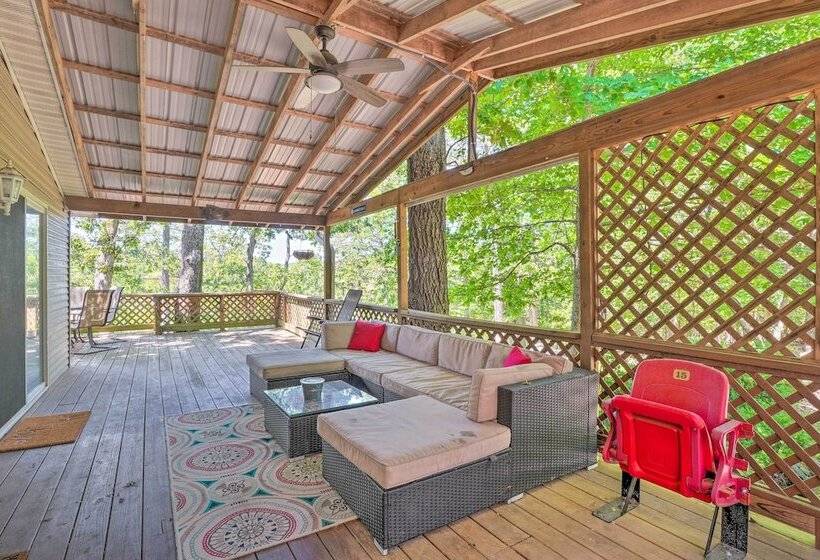 Noteworthy Cabin: Grill, Walk To Beaver Lake!