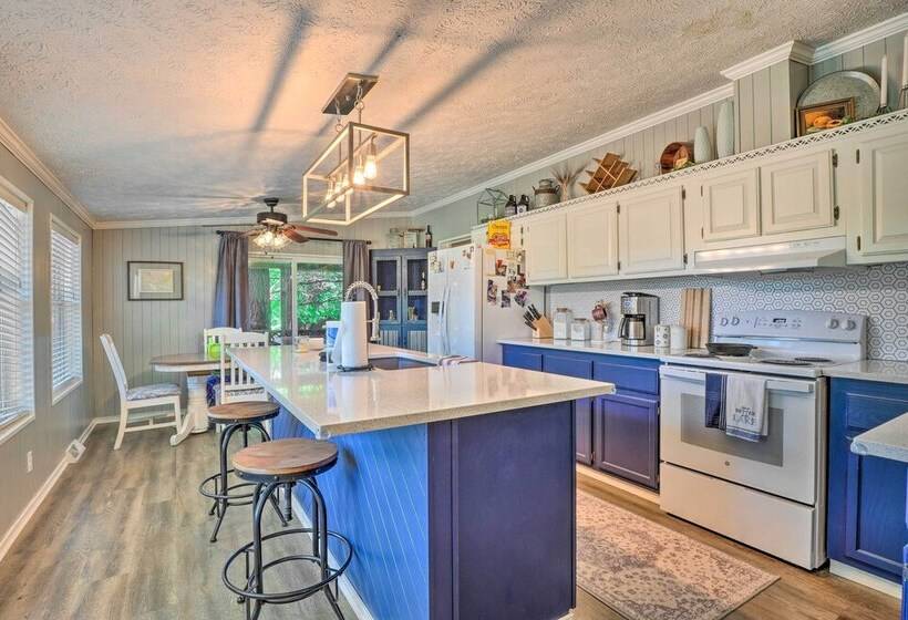 Noteworthy Cabin: Grill, Walk To Beaver Lake!