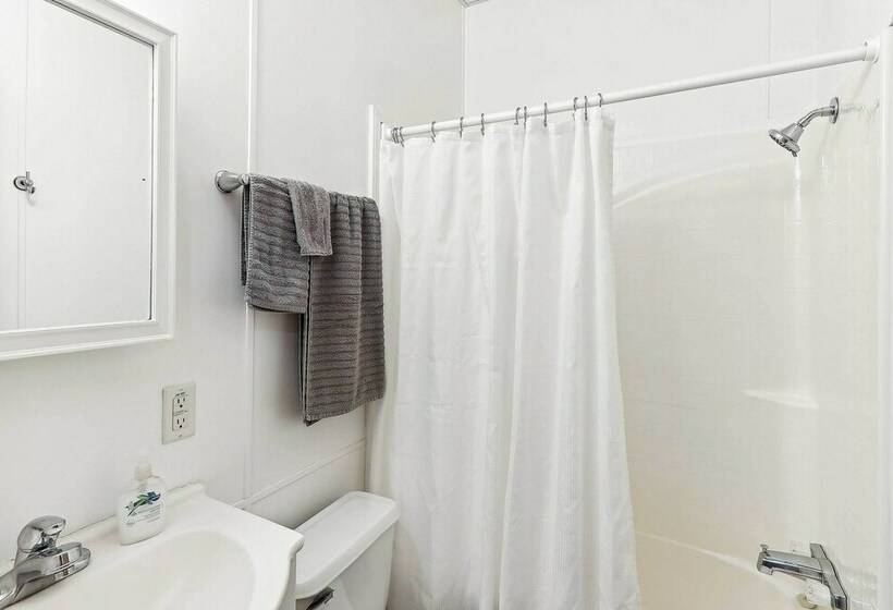 Oak Grove Nature Retreat W/ Kayaks & Mountain View