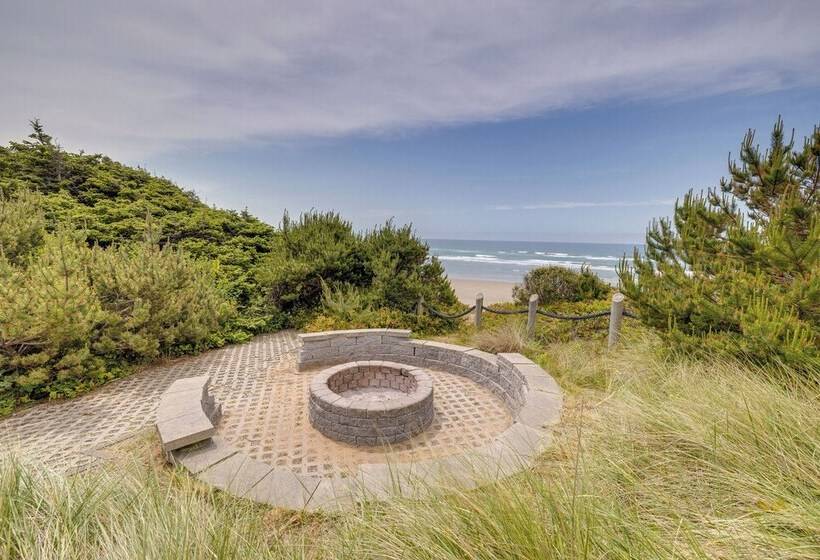 Oceanfront Home W/ Hot Tub, Sauna, 8 Mi To Newport