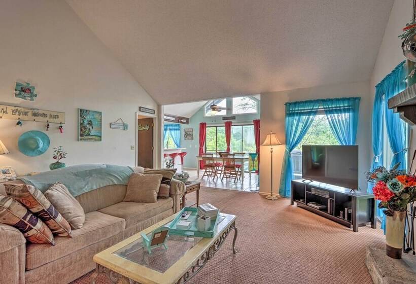 < 1 Mi To The Lake: Osage Beach Home W/ Deck